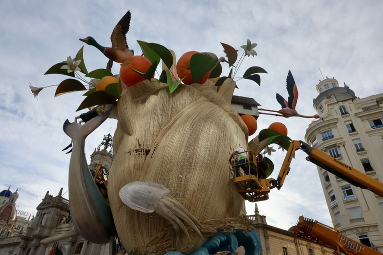 la-noche-de-la-plant-y-l-alb-de-las-fallas-2026-visit-valencia